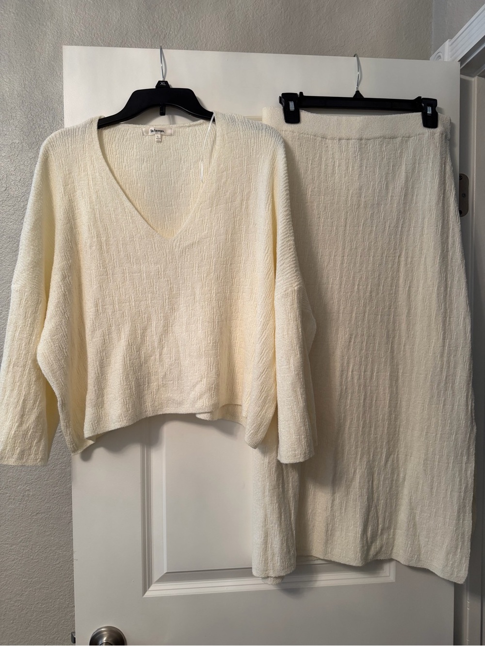 NWOT Stitch & Feather Cream V-Neck Knit Sweater Set